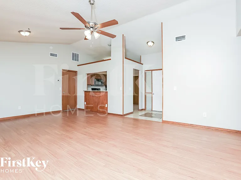 104 Hazel Blvd — Photo 4