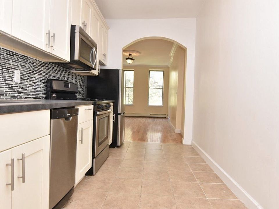 1st image of 373 W 126th St APT 3B