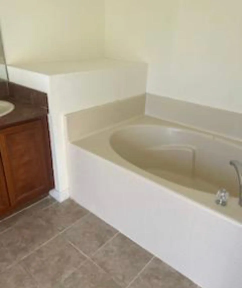 3 bed, 2000 sqft, $1,800 — Photo 2