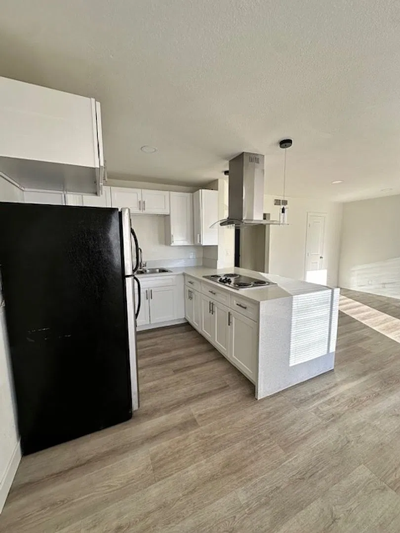 2121 Oceanus Lane — Photo 4
