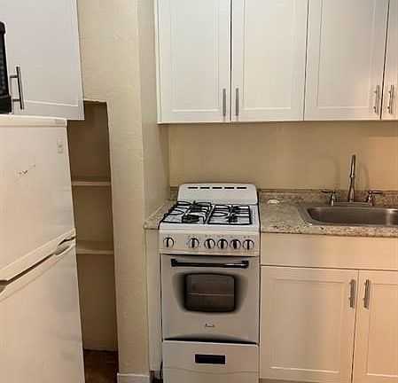 4th image of 416 NE 1st Ave APT 4