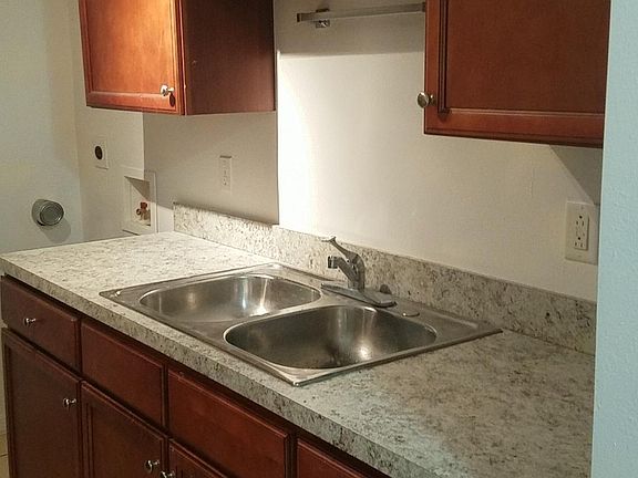 4th image of 118 Eaton St