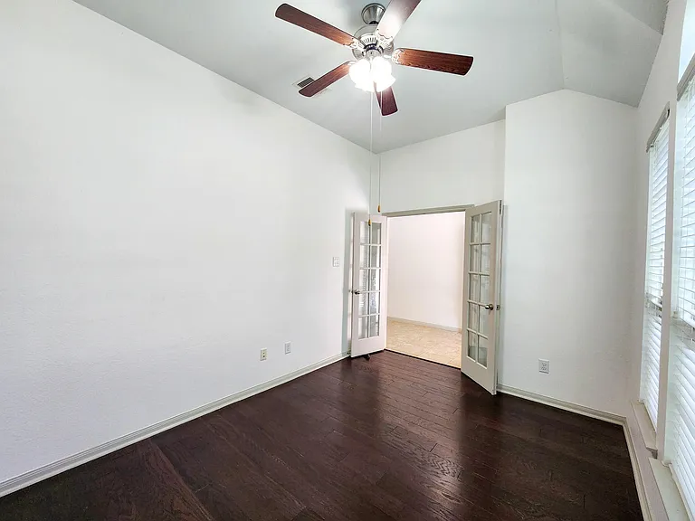 4515 Greenleaf Dr — Photo 4