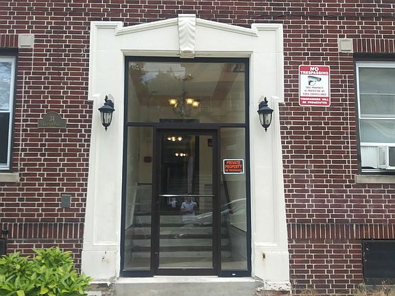 4th image of 34 Clifton Pl #33E