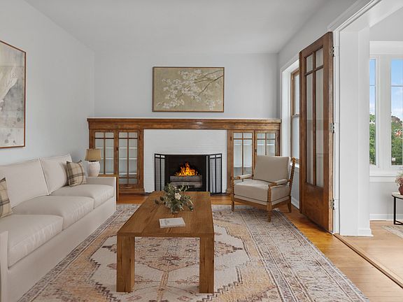 2nd image of 1527 W Granville Ave #2W