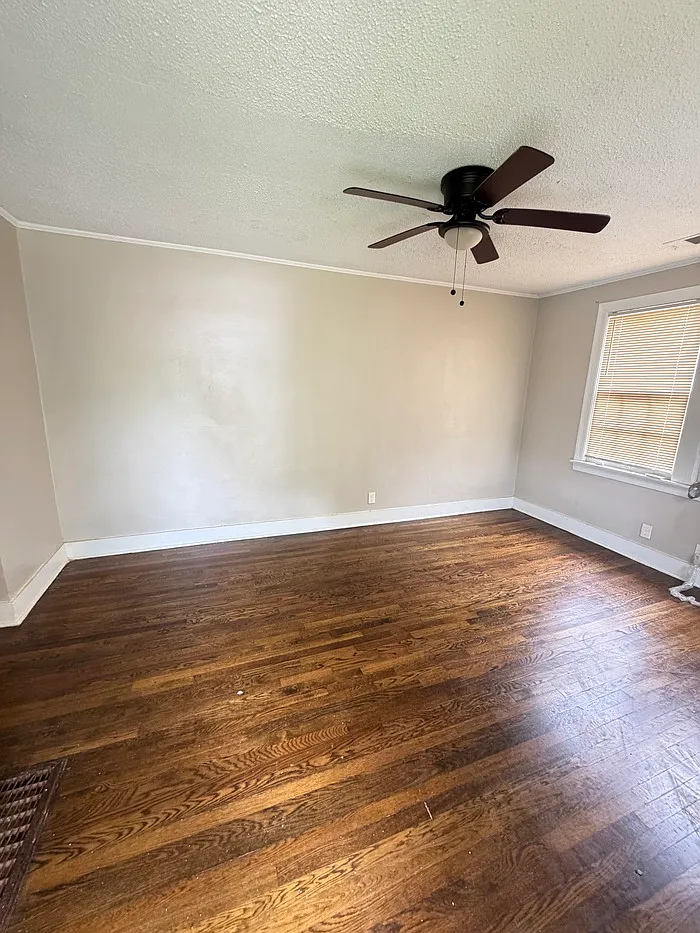 2 bed, 1.0 bath, $950 — Photo 3
