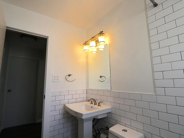3035 S Clermont Dr — Photo 8