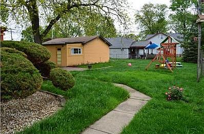 5th image of 7831 Lockwood Ave