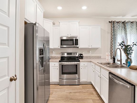 3rd image of 6001 Royal Port Ct