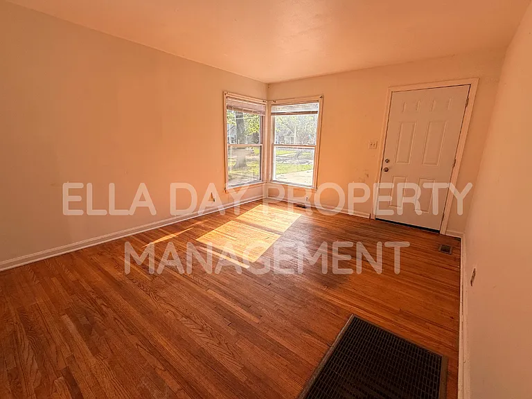 2610 E Grail St — Photo 3