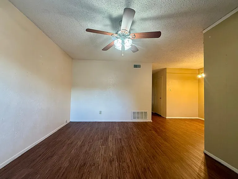243 Lawrence Rd #11 — Photo 2