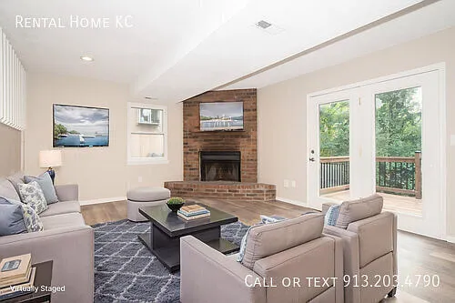 Freshly Remodeled Split-level 3-bed/1.5-bath Duplex #8862 — Photo 2