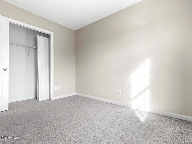 305 Foxridge Ln — Photo 26