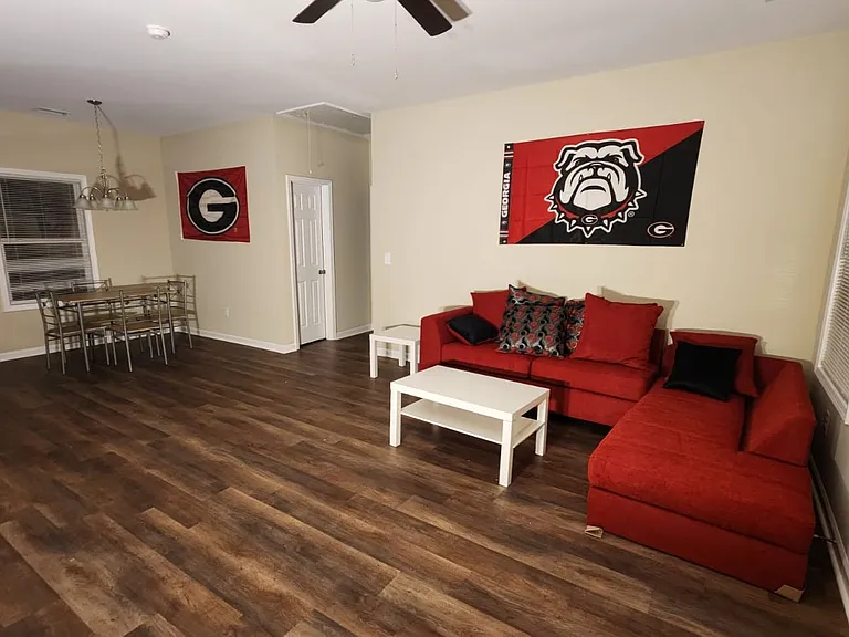 376 Washington Dr #MASTER — Photo 1