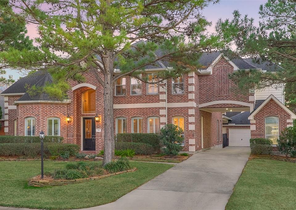 1st image of 390 Wedgewood Dr