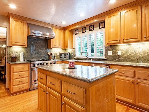 4th image of 2214 Peyton Ct