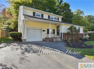 72 Crestview Dr, Middletown, NJ 07748