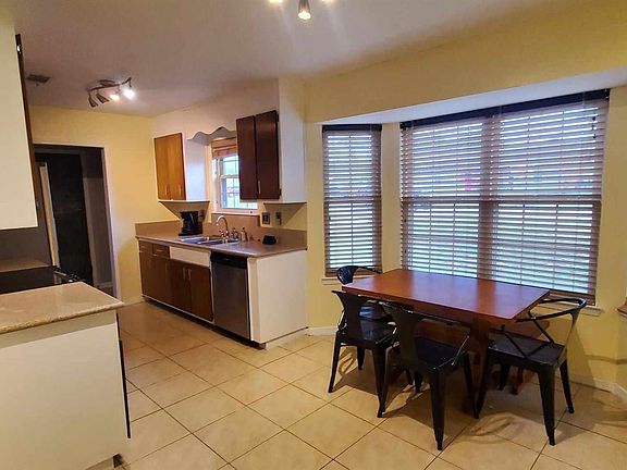 2nd image of 10438 Waterford Dr