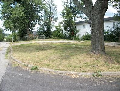 1st image of 425 Edwards Ave