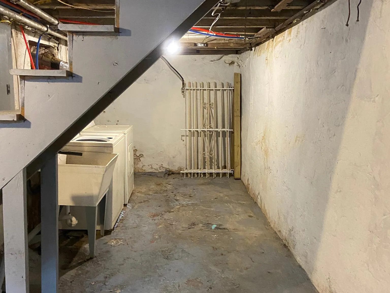 2411 W Mayfield St — Photo 3