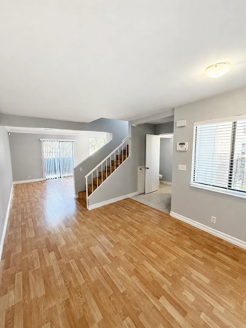2 Bedroom Condo with 2 Car Garage in La Habra — Photo 4