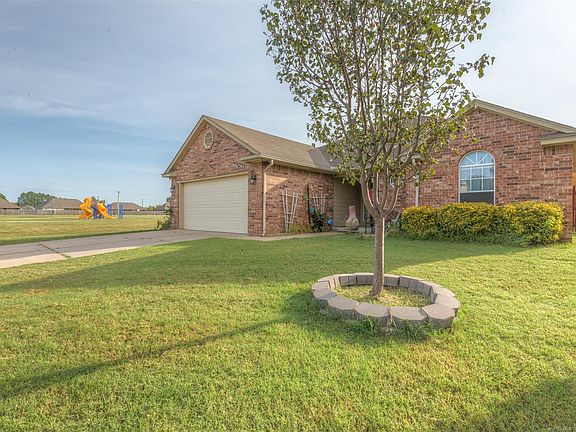 3rd image of 13679 S Poplar Pl E