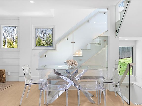 4th image of 2803 Noyac Road