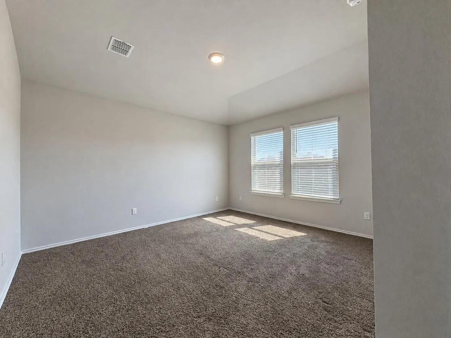 Beautiful 3 Bedroom/2 Bathroom Home in Troy! — Photo 4