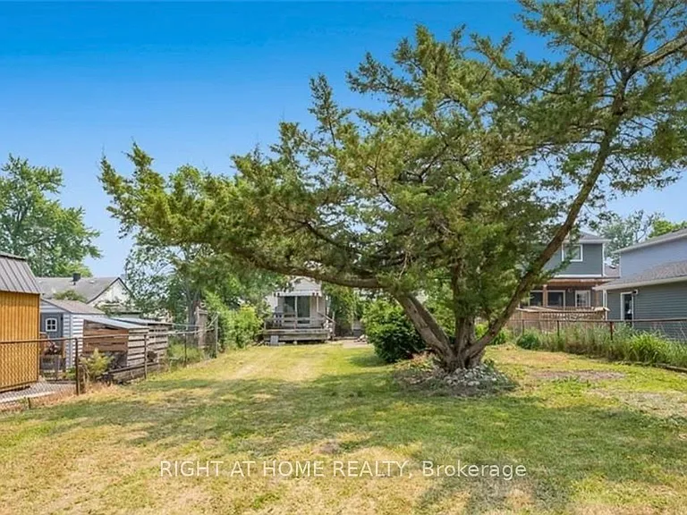 33 Keele St #UPPER — Photo 8