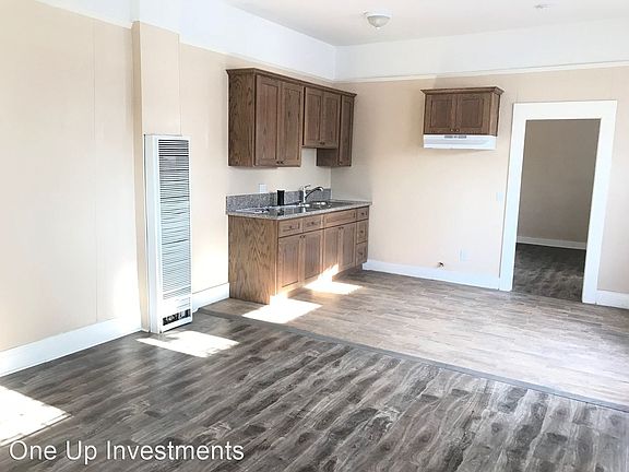 2nd image of 636 W 74th St #638