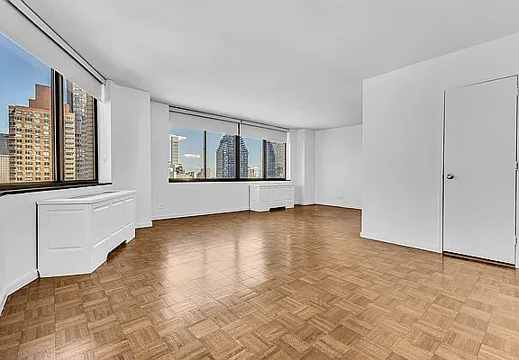4th image of 245 E 44th St APT 28F