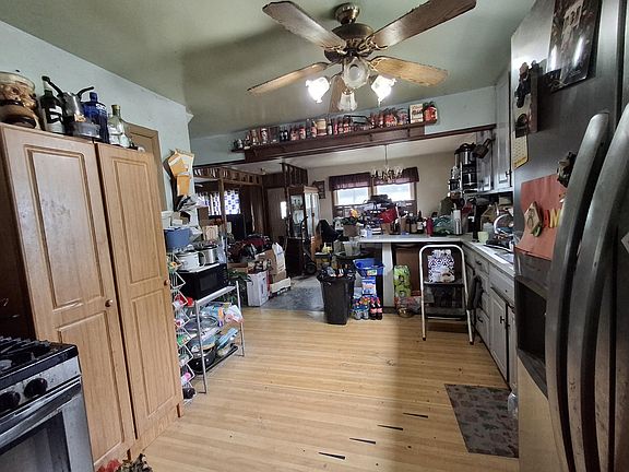 4th image of 1025 N Willow St