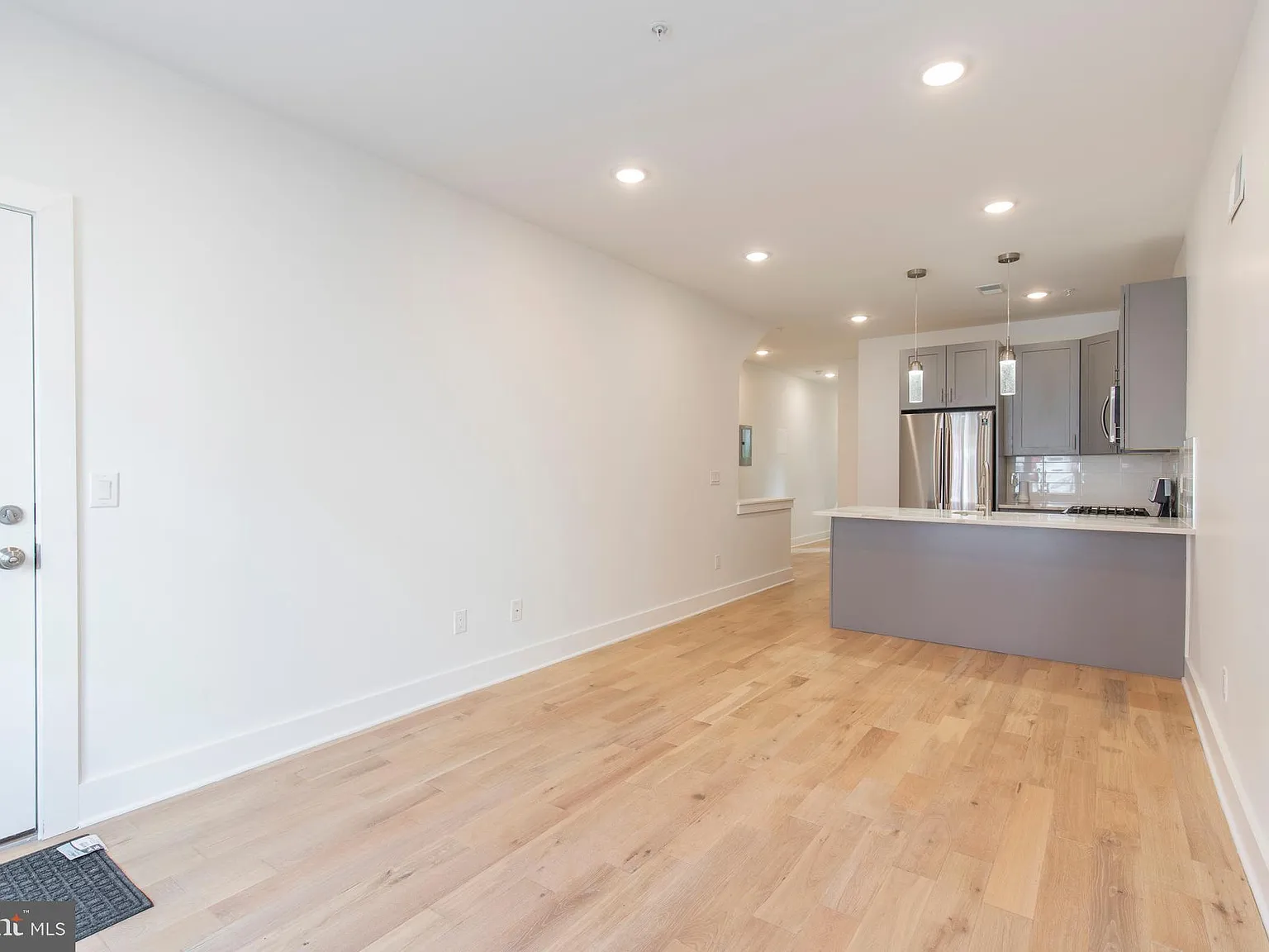 3 bed, 2.0 bath, 1200 sqft, $1,850 — Photo 3