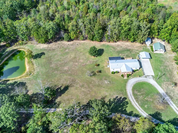 5350 J D Burlison Jr Ln, Centerville, TN 37033