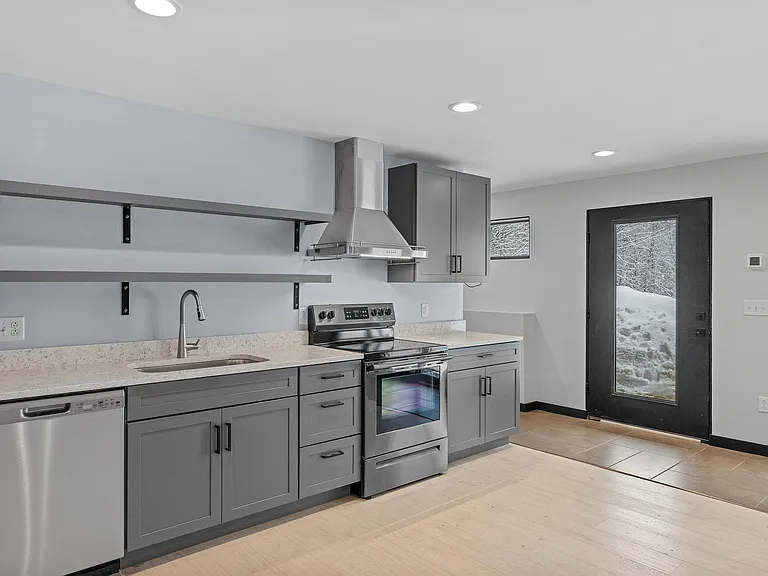 550 Texas Hill Rd #B — Photo 10