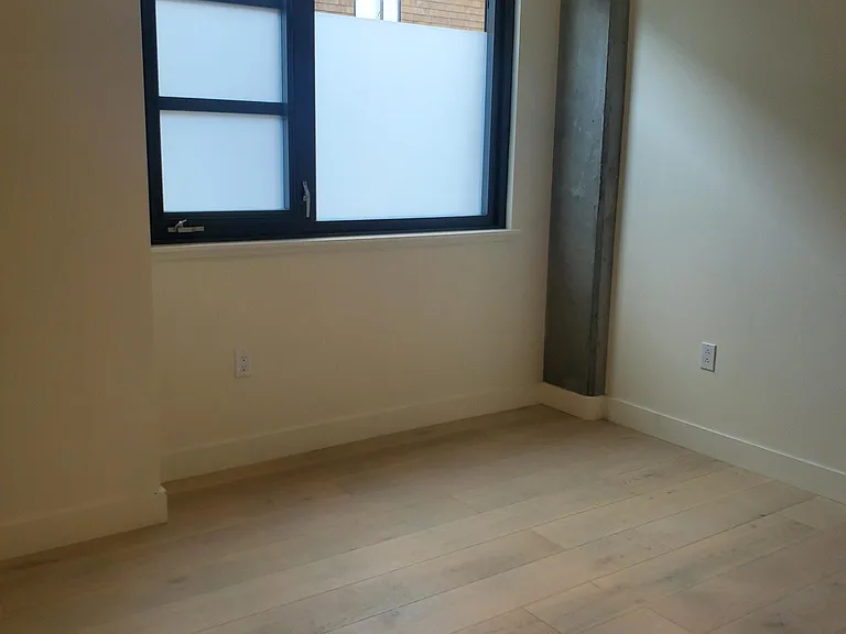1598 Bay St #300 — Photo 14