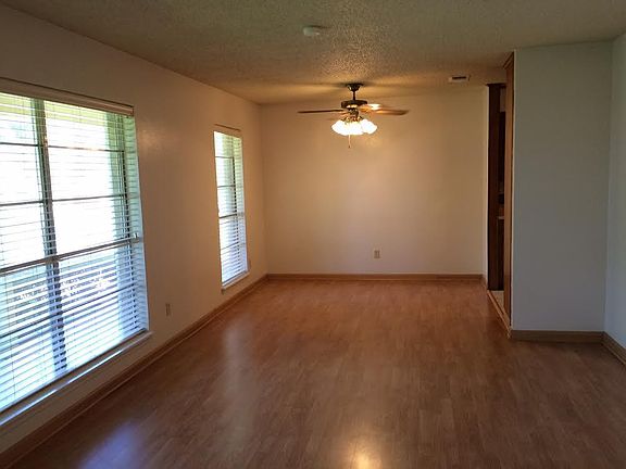 3rd image of 2802 Teakwood Dr