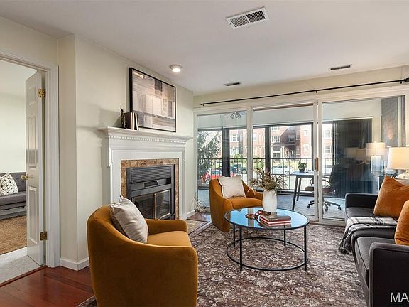 3rd image of 4554 Laclede Ave APT 107