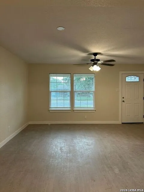 3 bed, 1.0 bath, 851 sqft, $1,495 — Photo 3