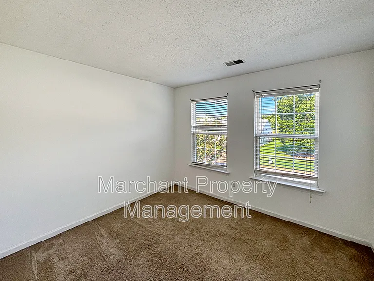 1 Appleton Ln — Photo 10