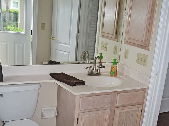 Full bath 3 adj to bedrm 4