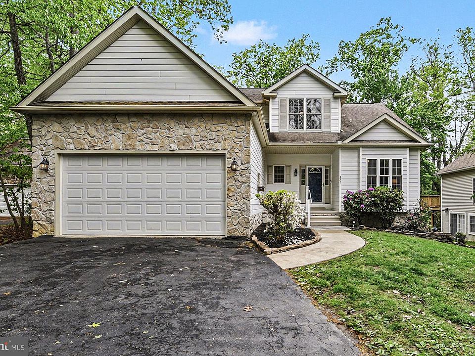 1st image of 67 Yarmouth Ln