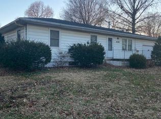 476 W Adams St, Nashville, IL 62263