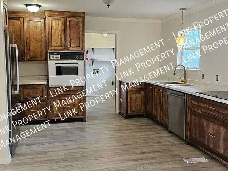 9328 Berkshire Cir — Photo 7