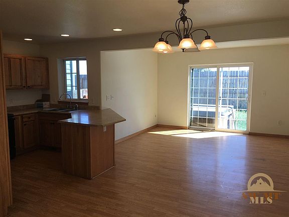 3rd image of 1205A Idaho St