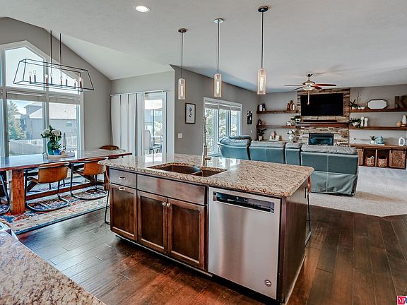3rd image of 20910 Poppleton Cir