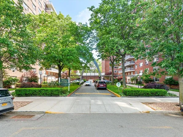 52-30 39th Drive image 20 of 20