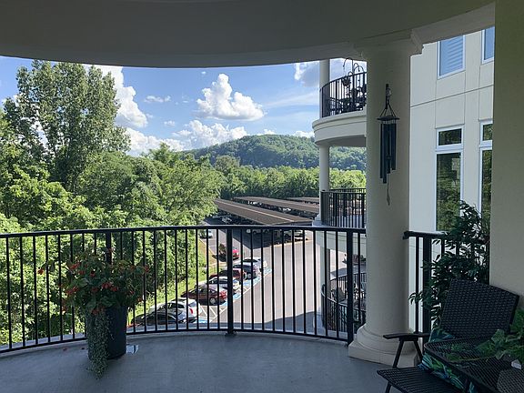 4th image of 400 Warioto Way APT 401
