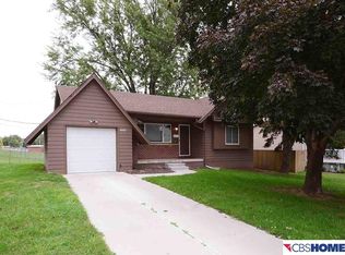 6802 Parkview Ln, Omaha, NE 68104