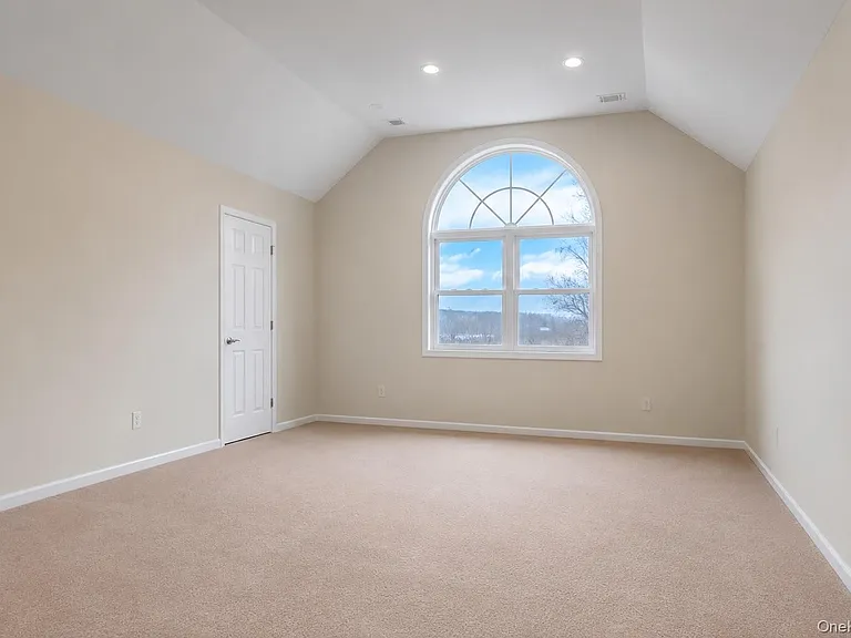 25 Round Hill Rd — Photo 21